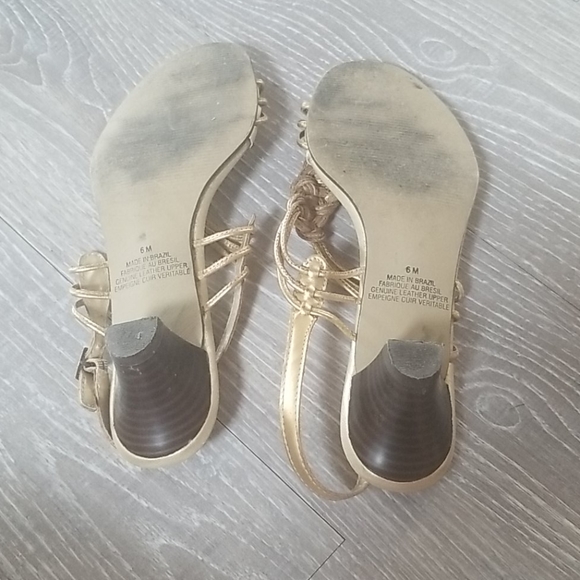 Size 6 Gold 1 1/2" heels - Picture 2 of 2